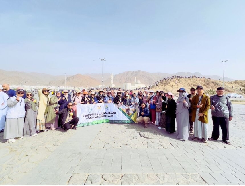 Jemaah Pusat Haji Umroh Indonesia sedang City Tour Jabal Uhud Madinah